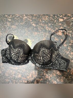 Victoria’s Secret - Dream Angels, lined Demi Black Lace Underwire Bra - 36B